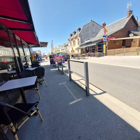 Les Bleuets Saint-Martin de Brehal