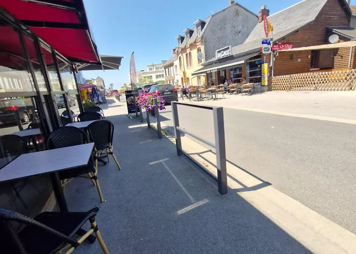 Les Bleuets Saint-Martin de Brehal